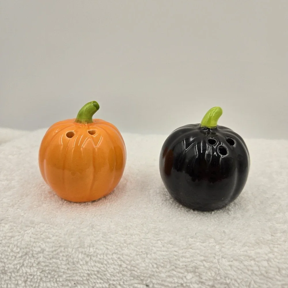 Cracker Barrel  Day Of The Dead Sugar Skull Ceramic Pumpkins Salt & Pepp Shakers